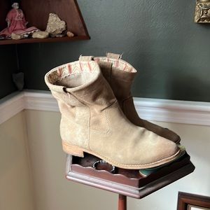 TOMS Laurel Tan Suede PullOn Bootie